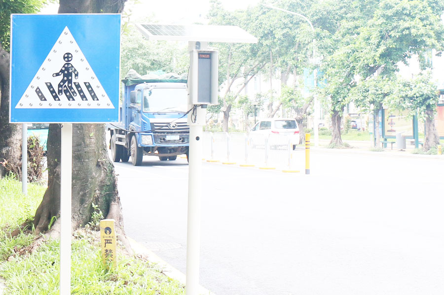 <b>行人過馬路安全語音提示器</b>
